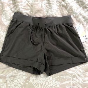 Z by Zella Gray drawstring pocket cuffed shorts
